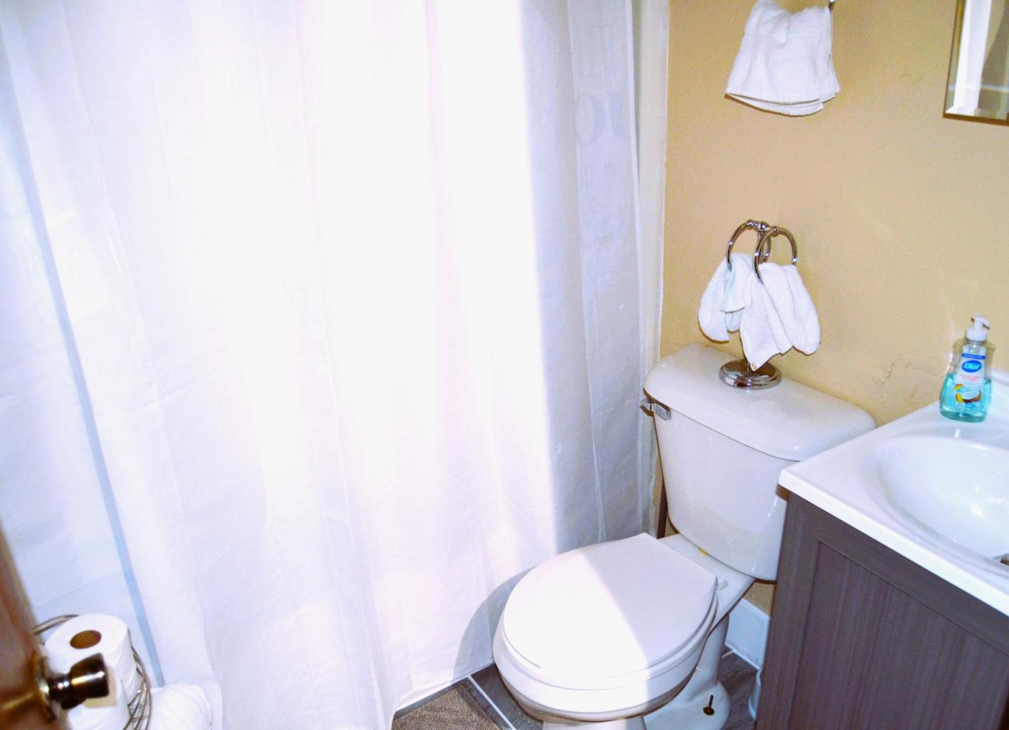 Apartamento Urban Oasis Grand Forks Exterior foto